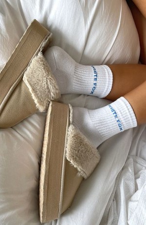 White Fox Boutique All For It Socks White / Blue | USA-35026WHSM