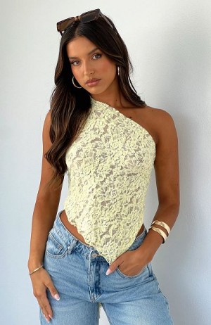 White Fox Boutique It's A Love Story Lace Tops Lemon | USA-85312GCLE