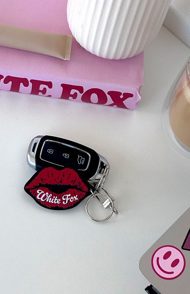 White Fox Boutique Catching Feels Keychains Red | USA-67152LZRN